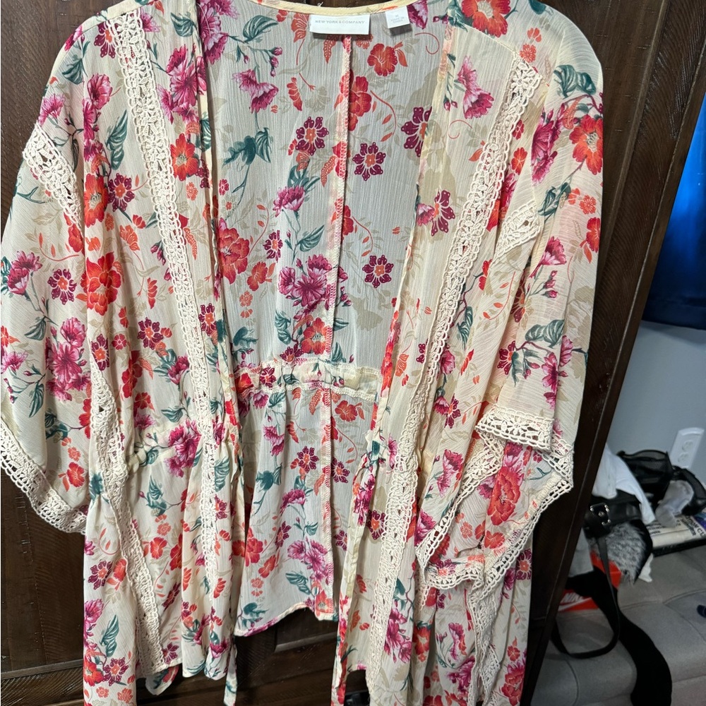 New York and Company size M pull strings to cinch waist